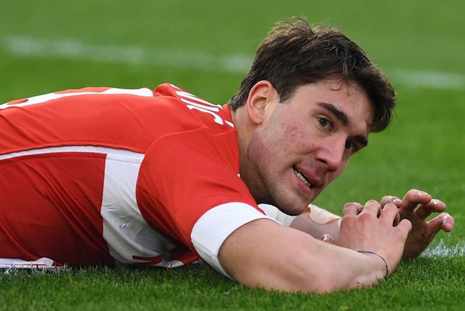 她以身作则 她以身作则